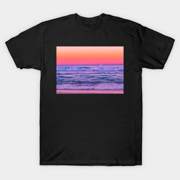 THE GLORIOUS SUNSET OVER THE SEA DESIGN T-Shirt by SERENDIPITEE
